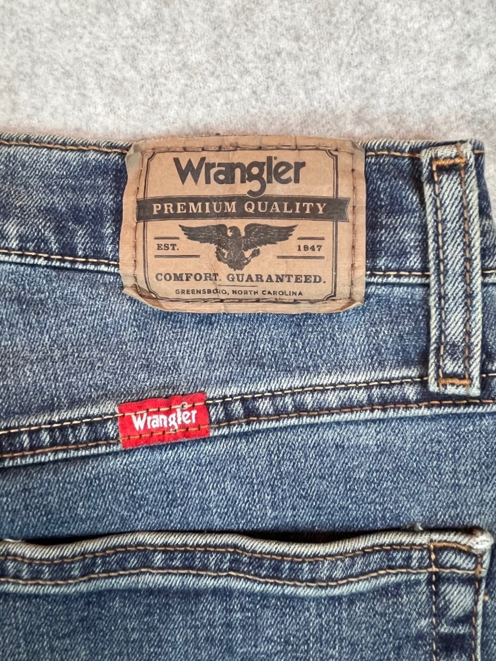 wrangler jeans men's 29x30 relaxed bootcut zipper medium wash timeless